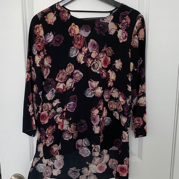 Aritzia wilfred floral savane top small preloved - Picture 5 of 9